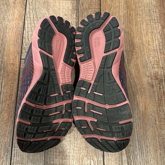 Brooks adrenaline GTS 21 - Picture 2 of 4